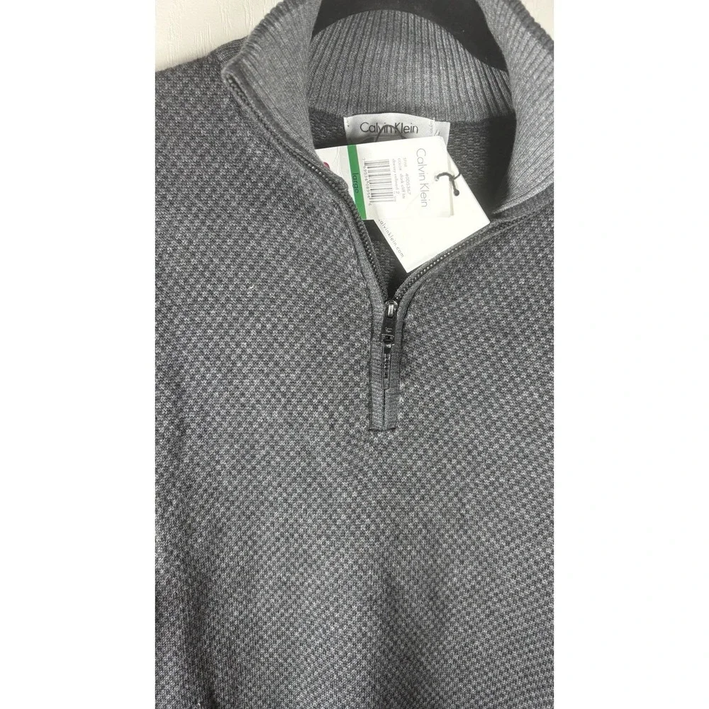 Calvin Klein Men's Large Gray Quarter‑Zip Pullover – Long Sleeve, Modern Minimal